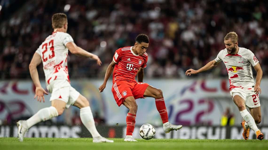 مباراة بايرن ميونيخ ضد آر بي لايبزيغ: صراع القمة في الدوري الألماني